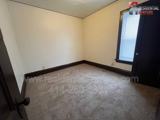 Building Photo - 2742 N 40th St