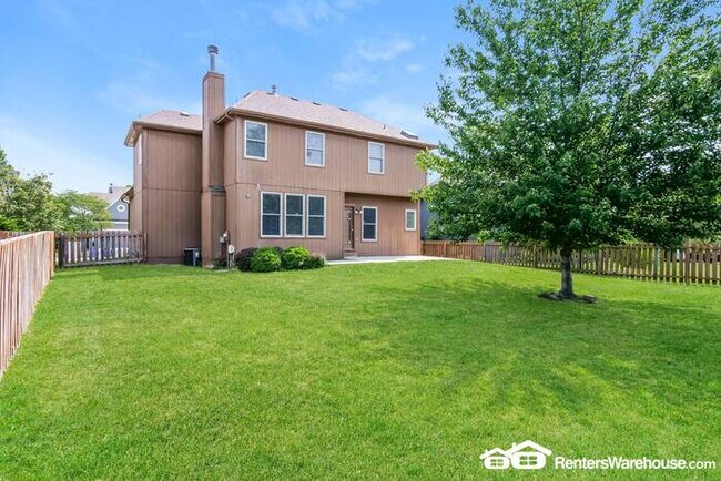 Building Photo - 4 Bed 2.5 Bath For Rent In Olathe! Availab...