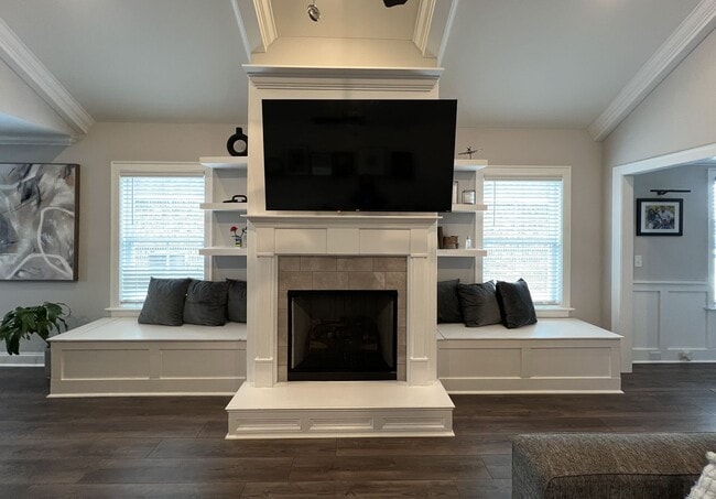 Building Photo - Available July 1, 2026!