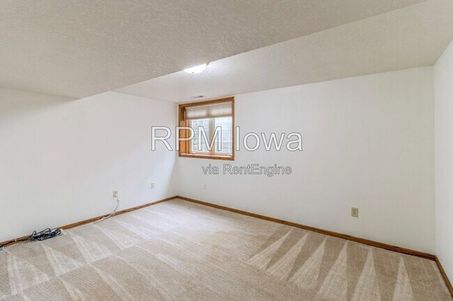 Building Photo - 13585 Summit Dr