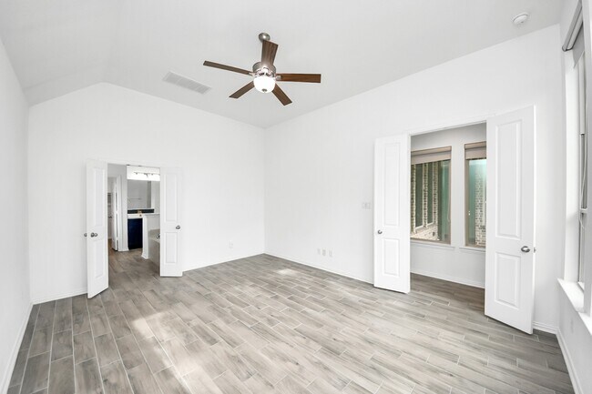 Building Photo - 10910 Wardrop Pl