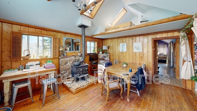 Building Photo - 3322 Ridge Rd