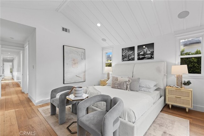 Building Photo - 12947 La Maida St