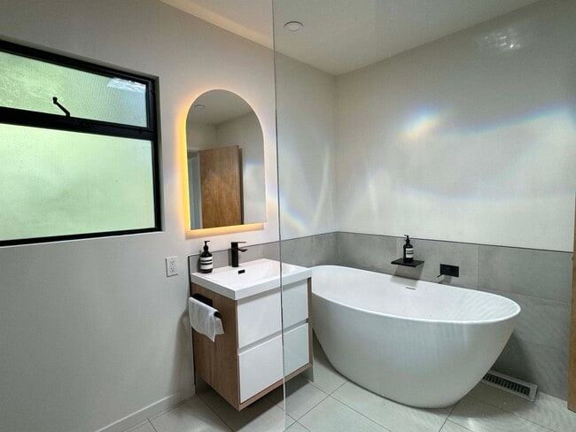 Spa bathroom with deep soaking tub + rain shower - 3277 Palmer Dr