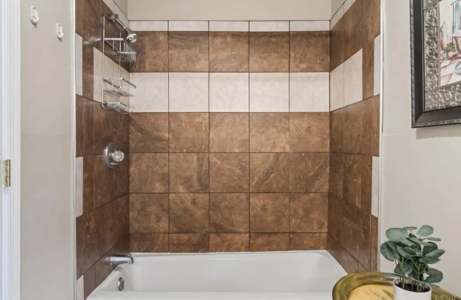 Building Photo - 139 Breckenbridge St