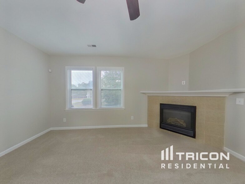 Building Photo - 8122 Valley Ridge Dr