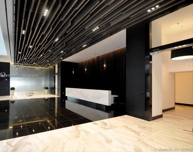 Building Photo - 851 NE 1st Ave