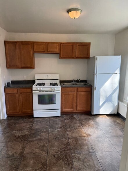 Building Photo - 100 Brook St