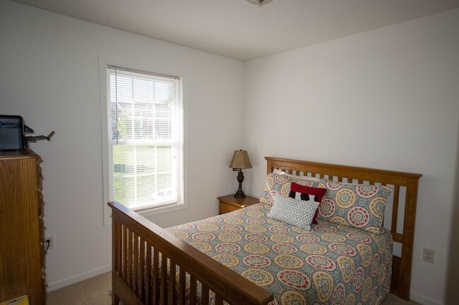 Building Photo - End Unit Townhouse With Garage and Unfinis...