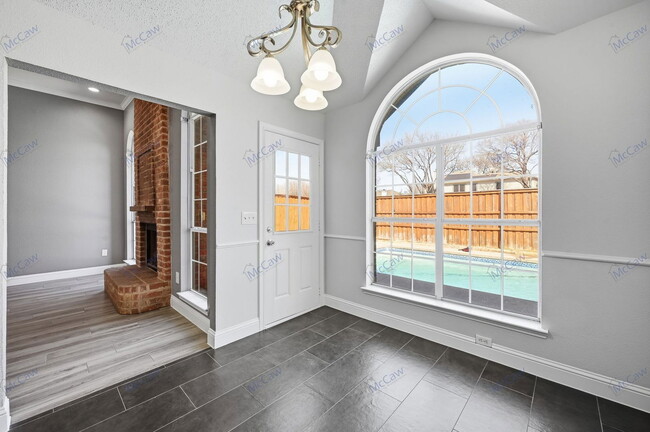 Building Photo - 1915 Paloma Way