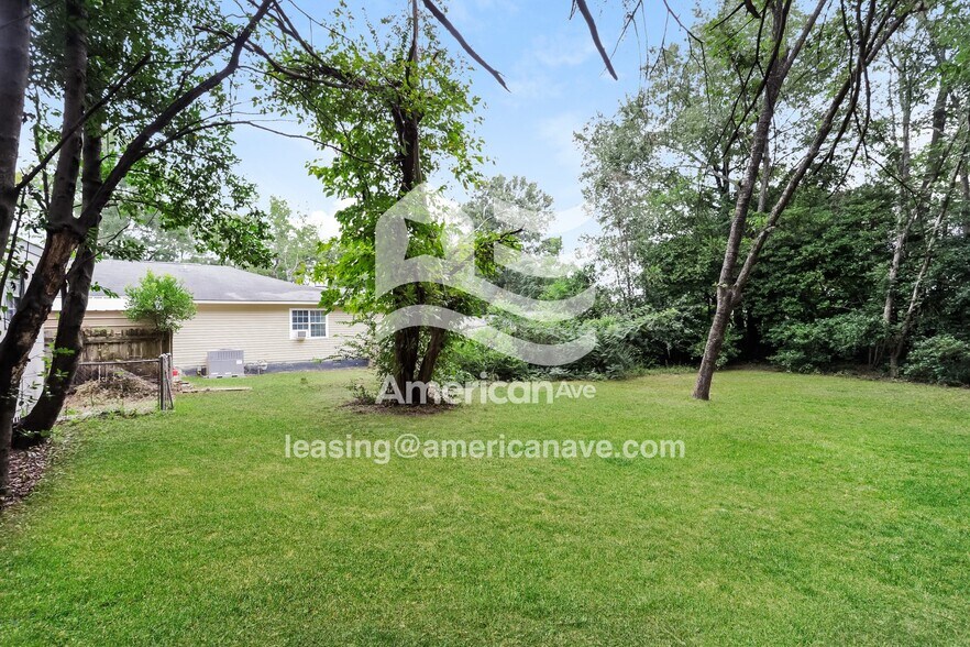 Building Photo - 214 Evergreen St