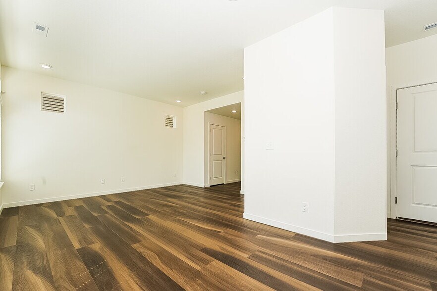 Building Photo - 4750 N Tower Dr