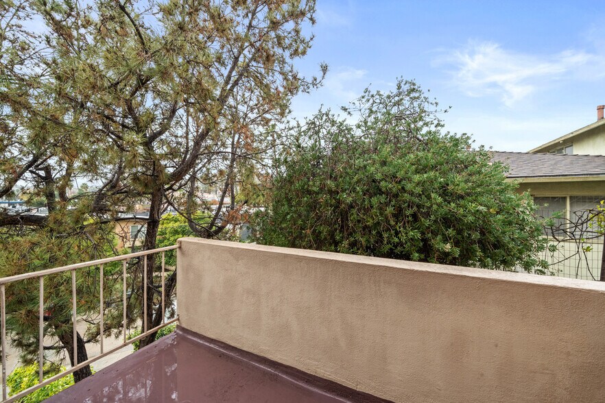 Building Photo - 2020 Rodney Dr