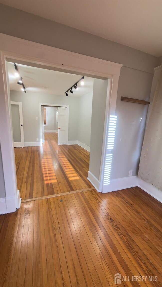 Building Photo - 55 Suydam St