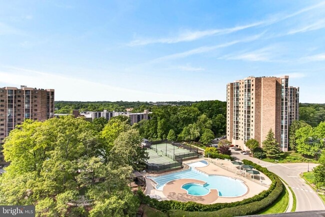 Building Photo - 5903 Mt Eagle Dr