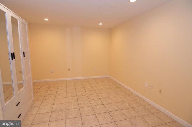 Building Photo - 404 Talahi Rd SE