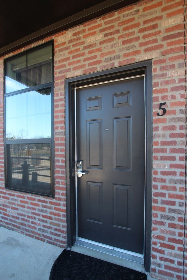 Building Photo - The Cannery Lofts - R5 (Furnished)