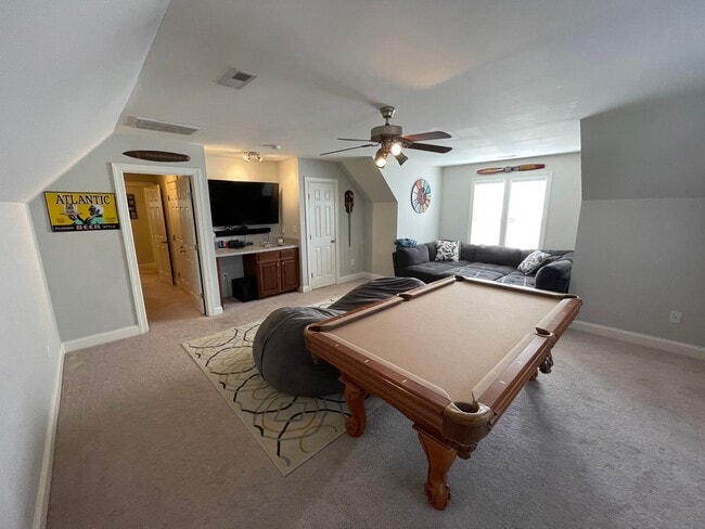 Building Photo - 4 Bedroom 3.5 Bath Home in Carolina Lakes!