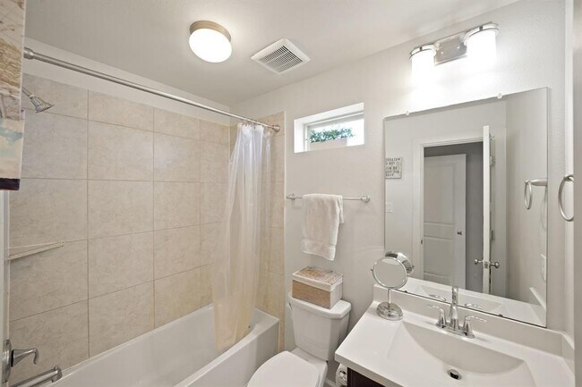 Building Photo - 249 Castlegate Ln