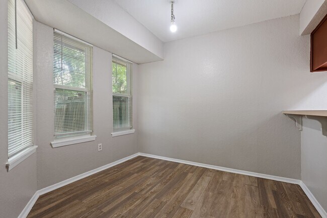 Building Photo - Rawhide Loop Duplex