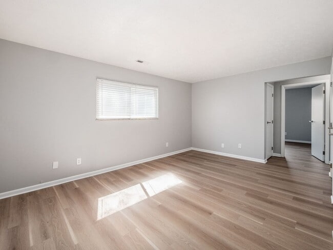 Building Photo - 105 W 8th Ave