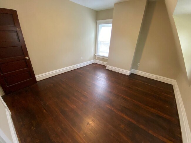 Building Photo - 426 E 15th Ave