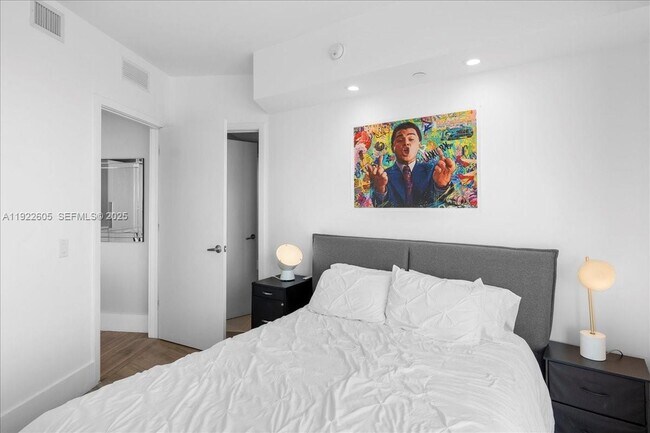 Building Photo - 501 NE 31st St