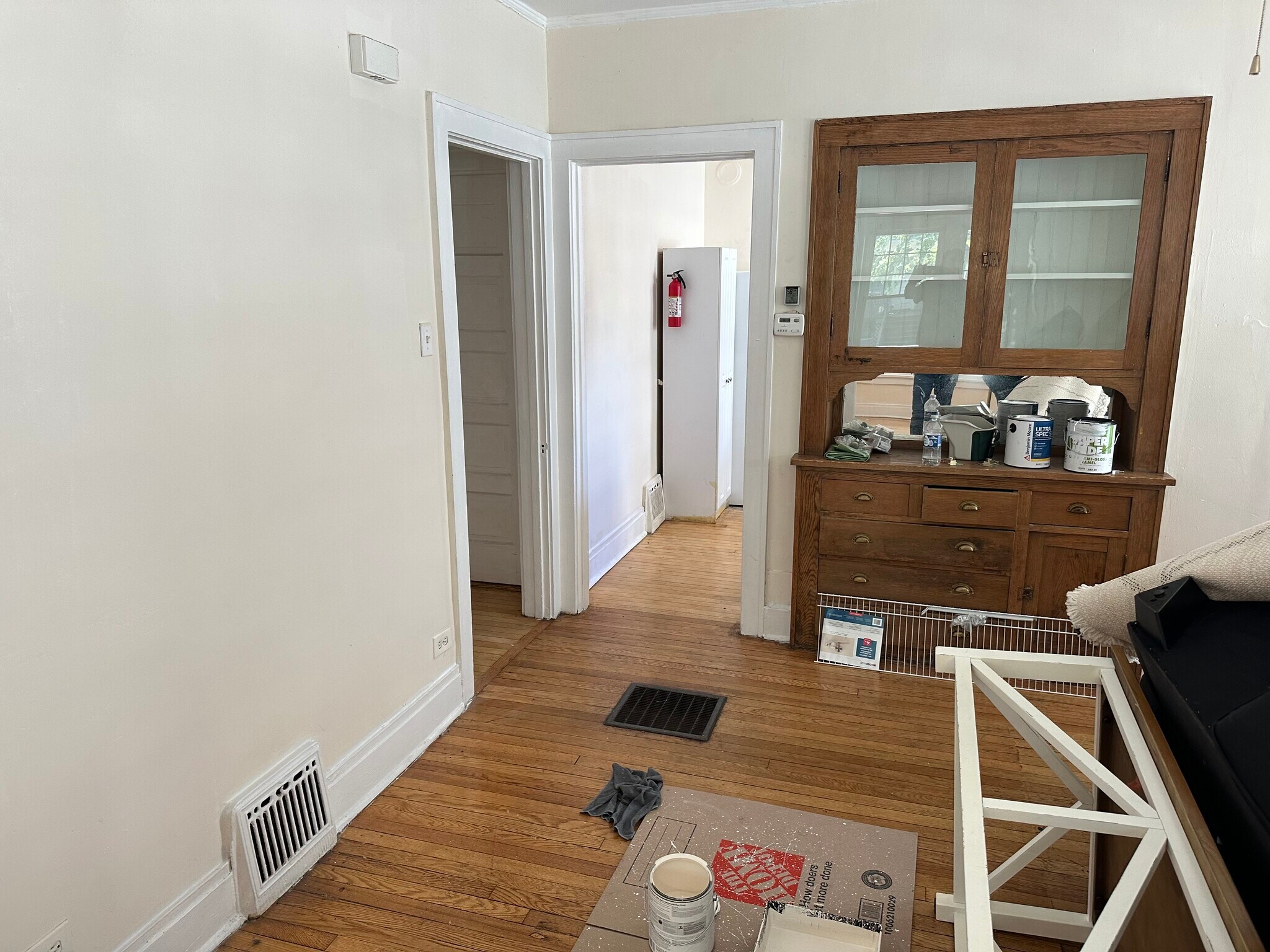 Built in hutch - 1119 Foster St