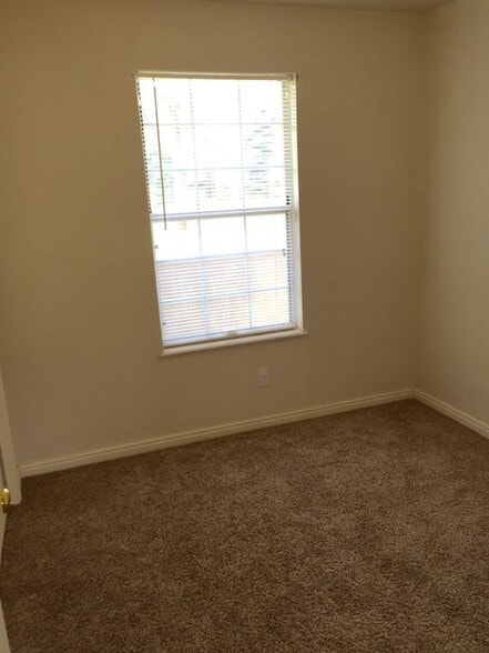 Building Photo - 1546 S 175 E