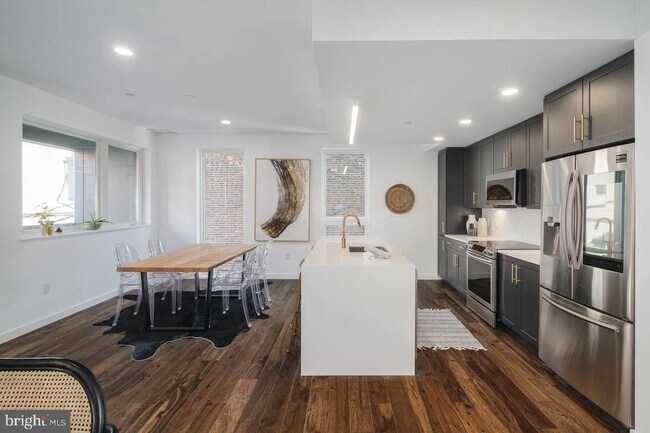Building Photo - 1501 N 31st St