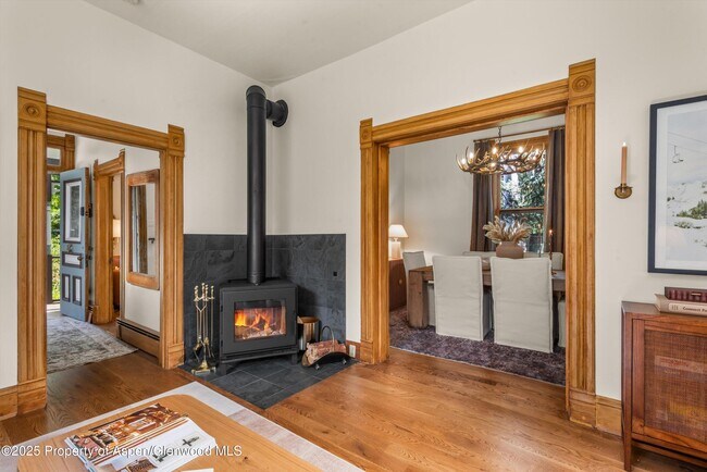 Building Photo - 500 W Francis St