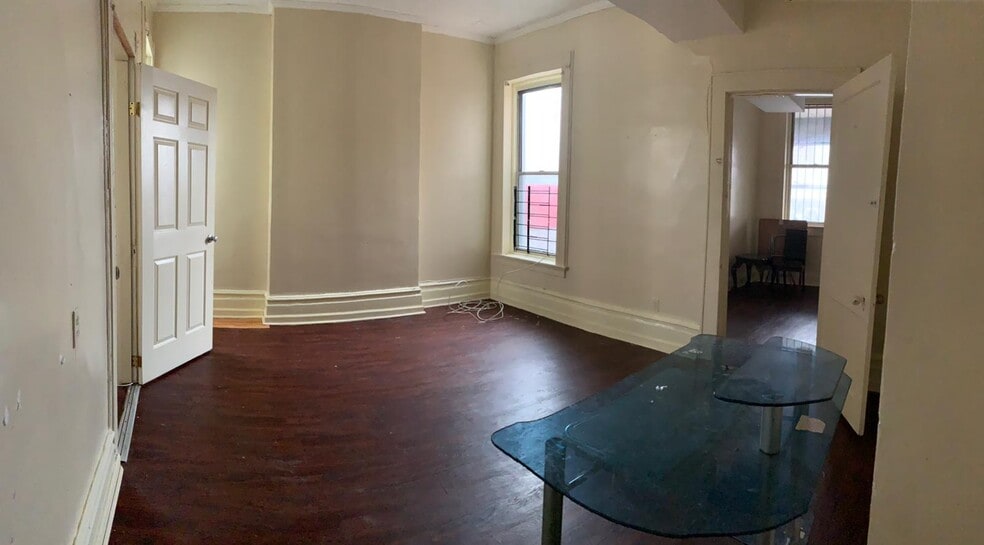 bedroom - 105 Roseville Ave