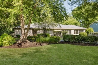 Building Photo - Elegant Updated Meridian-Kessler Home on E...
