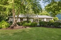 Building Photo - Elegant Updated Meridian-Kessler Home on E...