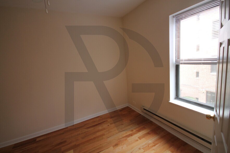Building Photo - 3721 N Pine Grove Ave