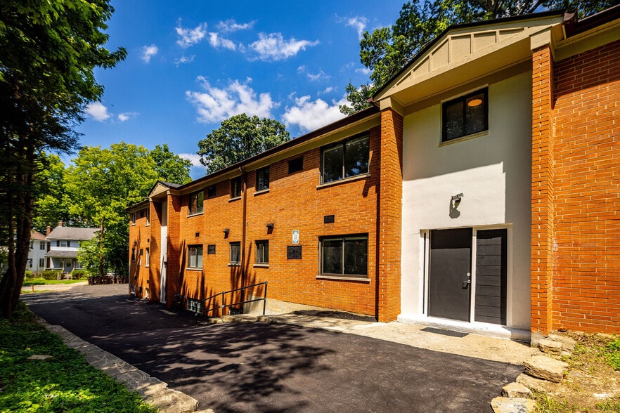 Building Photo - 2535 Lysle Ln