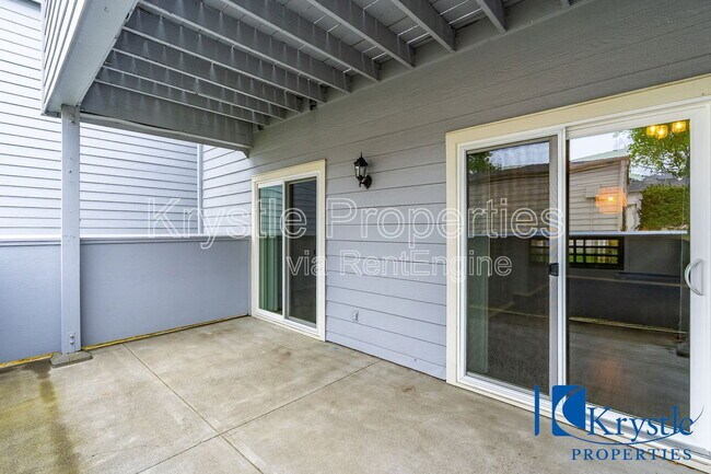 Building Photo - 1201 Glen Cove Pkwy