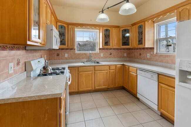 Building Photo - 155 Arlington Ave