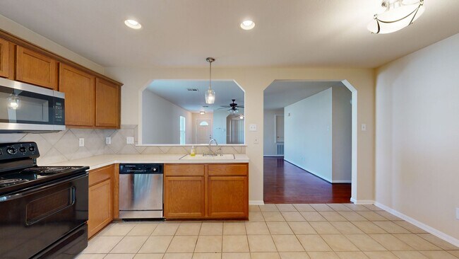 Building Photo - FREE DECEMBER RENT! PETS WELCOME!!!