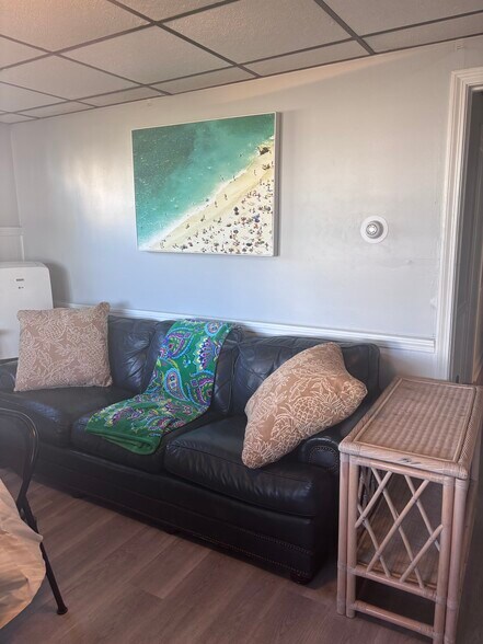 Building Photo - 146 Central Ave