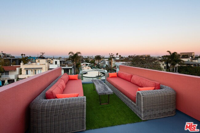 Building Photo - 2217 Grand Canal