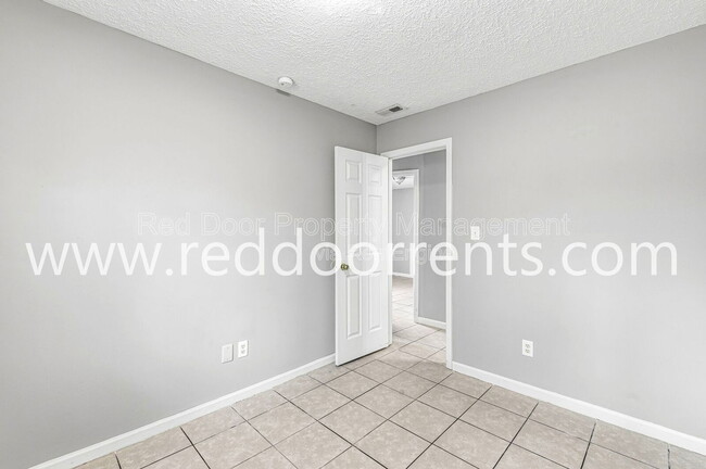 Building Photo - 517 Gibbs St