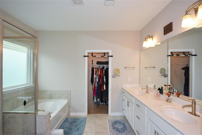 Building Photo - 3401 Park Pointe Cir