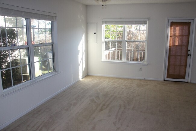 Building Photo - 148 River Walk Ct