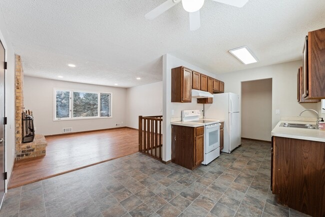 Building Photo - 4765 Penkwe Cir