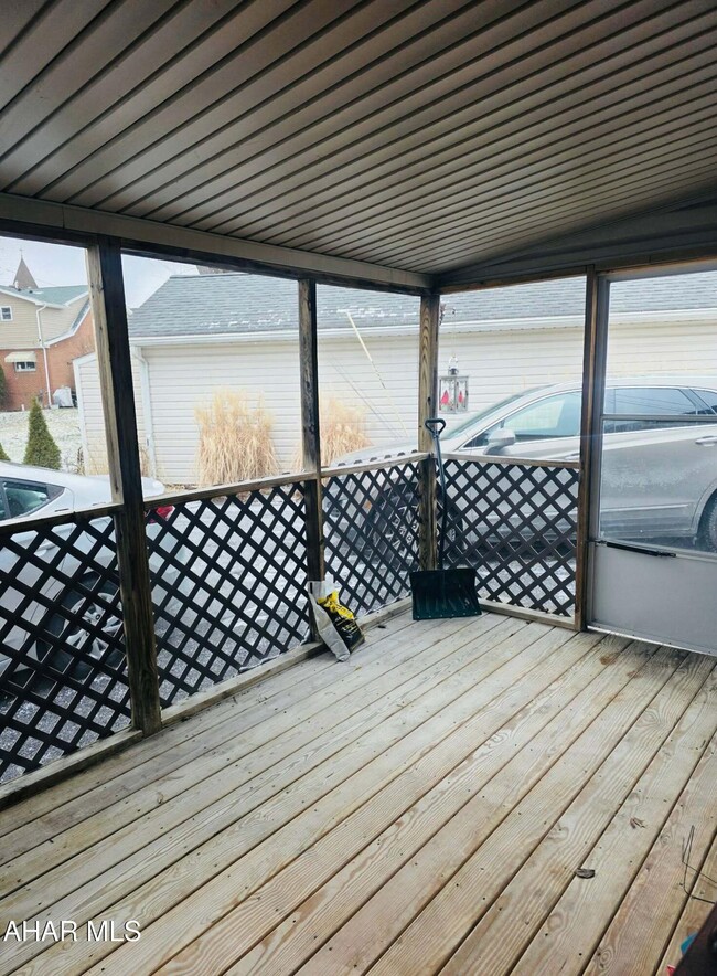 Building Photo - 215 Garber St