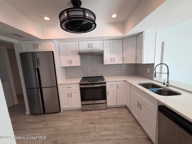 Building Photo - 5000 Ocean Beach Blvd