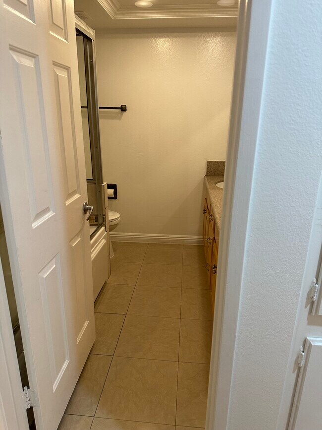 Building Photo - 503 S Vicki Ln