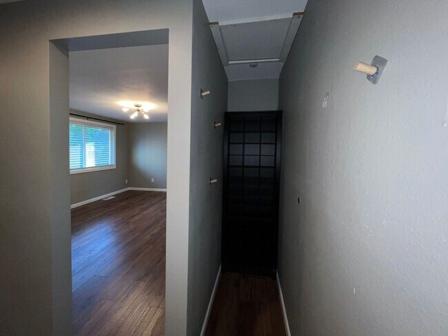 Building Photo - 3 Bedroom 2.5 Bath in Desirable Renton Fairwood Greens