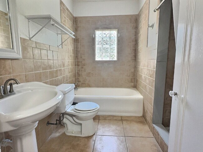 Building Photo - Spacious 3-Bedroom San Antonio Gem with Most Utilities Included & Partially Furnished – Your Perf...